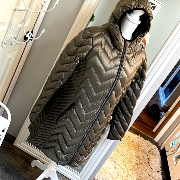 Michael Kors Down Filled light Weight Coat - Picture 2 of 9